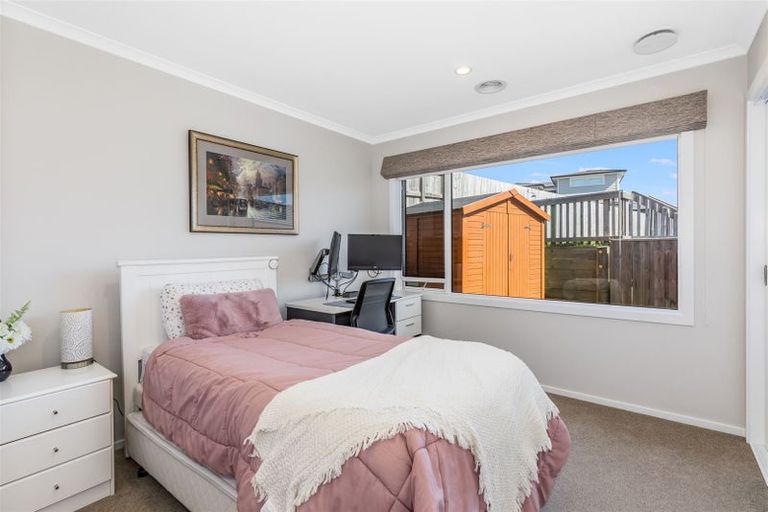 Photo of property in 17 Waitaria Terrace, Aotea, Porirua, 5024