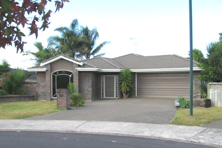 Photo of property in 18 Cesari Place, West Harbour, Auckland, 0618