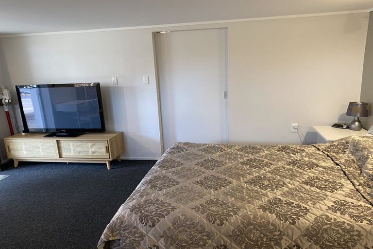 Photo of property in 22 Marie Crescent, Te Atatu South, Auckland, 0610