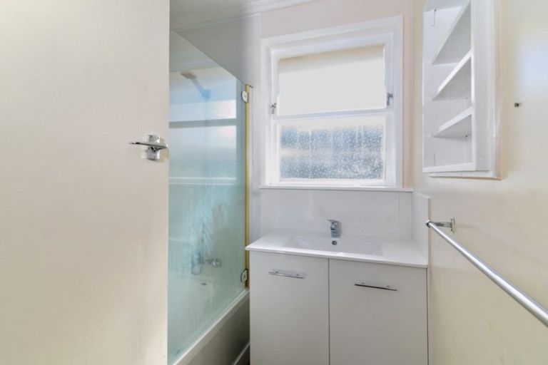 Photo of property in 2 Park Road, Western Heights, Rotorua, 3015