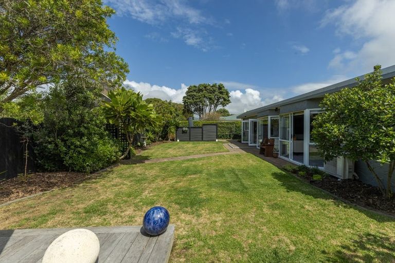 Photo of property in 4 Nuhaka Place, Paraparaumu Beach, Paraparaumu, 5032