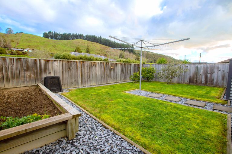 Photo of property in 3 Tussock Place, Stoke, Nelson, 7011