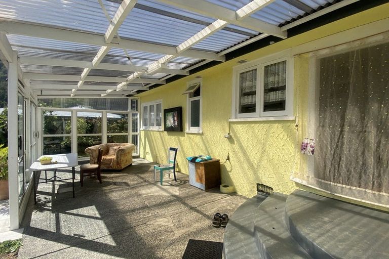 Photo of property in 7 Canterbury Street, Picton, 7220