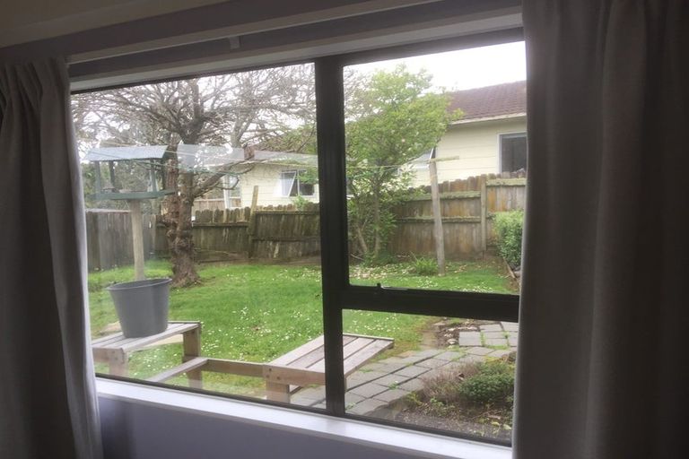 Photo of property in 2/3 Charmaine Road, Torbay, Auckland, 0630