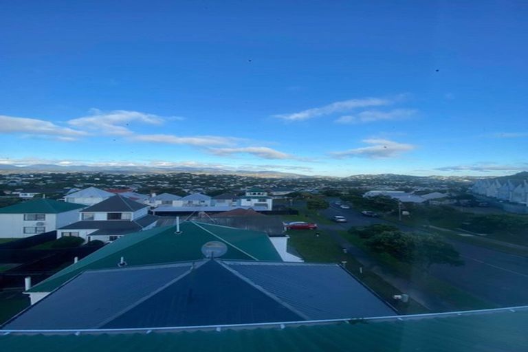 Photo of property in 140 Akaroa Drive, Maupuia, Wellington, 6022