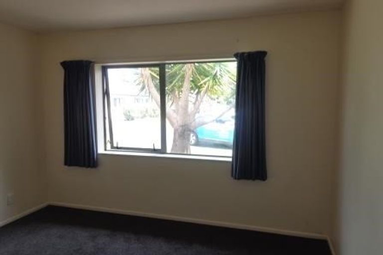 Photo of property in 17 Hassan Drive, Massey, Auckland, 0614