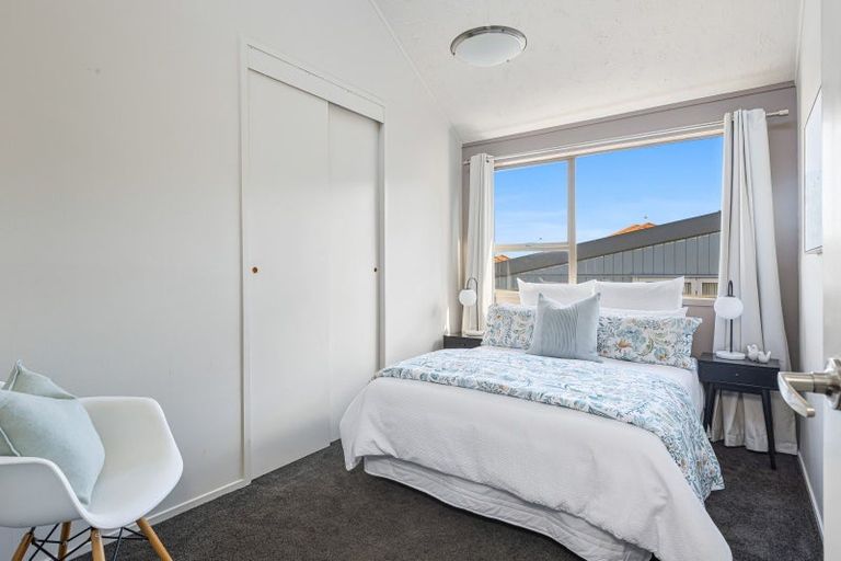 Photo of property in 8a Orewa Heights Crescent, Orewa, 0931