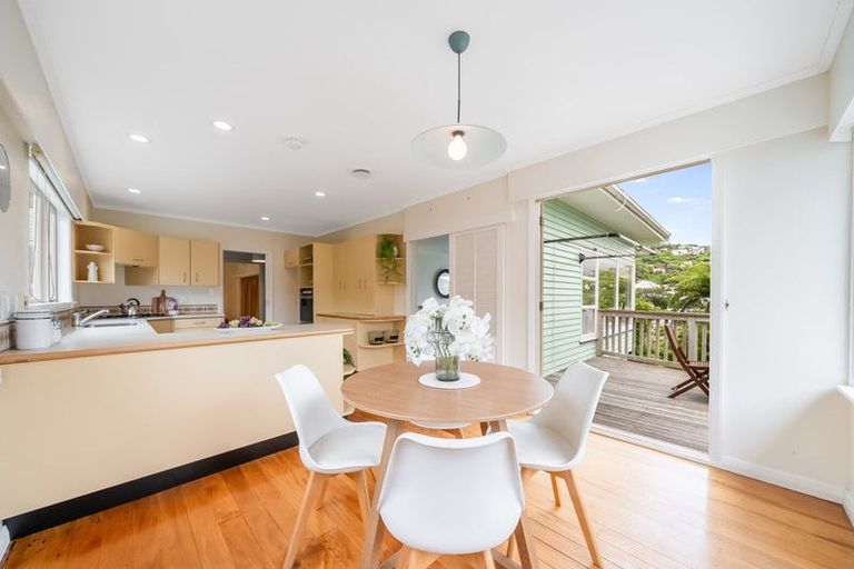 Photo of property in 14a Donald Crescent, Karori, Wellington, 6012