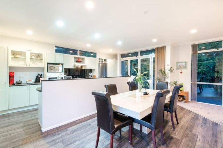 Photo of property in 15 York Road, Titirangi, Auckland, 0604