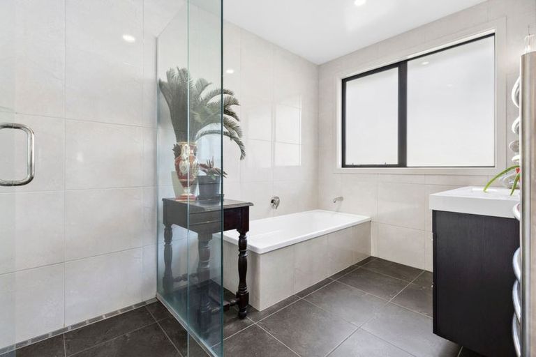 Photo of property in 2 Turnbull Crescent, Wanaka, 9305