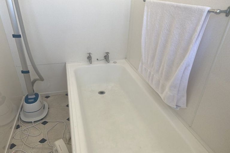 Photo of property in 52 Kirkcaldy Street, South Dunedin, Dunedin, 9012