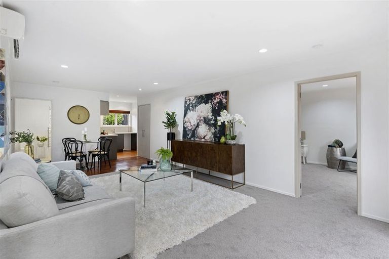 Photo of property in 10 Sanctuary Point, Sunnyhills, Auckland, 2010