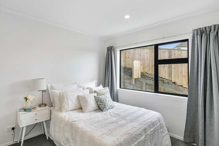 Photo of property in 1a Allen Terrace, Tawa, Wellington, 5028