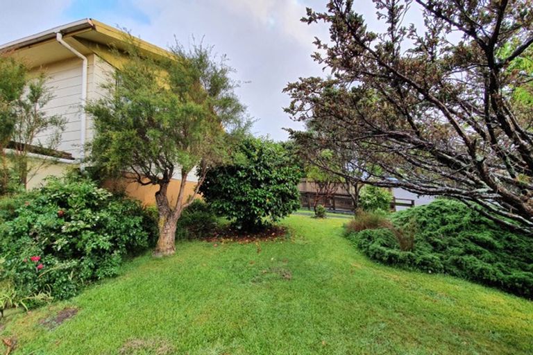 Photo of property in 28 Ransom Smyth Drive, Goodwood Heights, Auckland, 2105