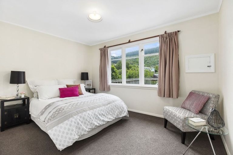 Photo of property in 31 Olivia Crescent, Tawa, Wellington, 5028
