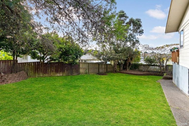 Photo of property in 5 Arde Place, Massey, Auckland, 0614