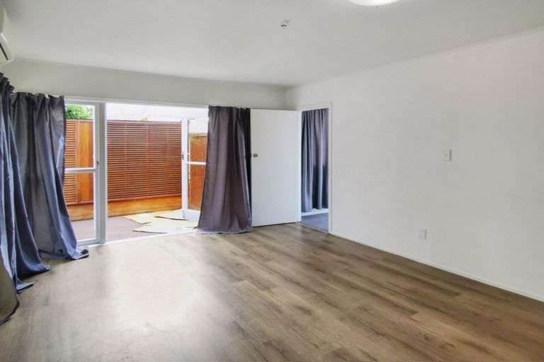 Photo of property in 21 Mcquarrie Avenue, Wattle Downs, Auckland, 2103