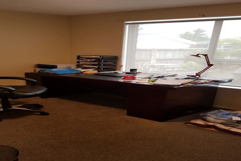 Photo of property in 17 Mckellar Place, Hornby, Christchurch, 8042