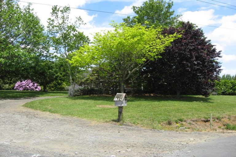 Photo of property in 100 Riverland Road, Kumeu, 0892