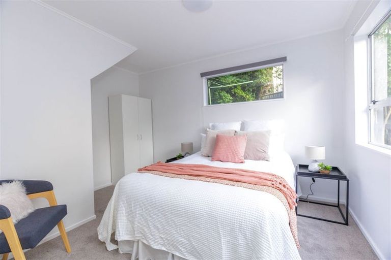 Photo of property in 34 Glanmire Road, Newlands, Wellington, 6037