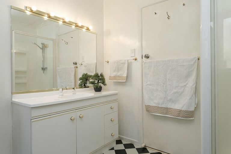 Photo of property in 8 Scenic Heights, Acacia Bay, Taupo, 3330