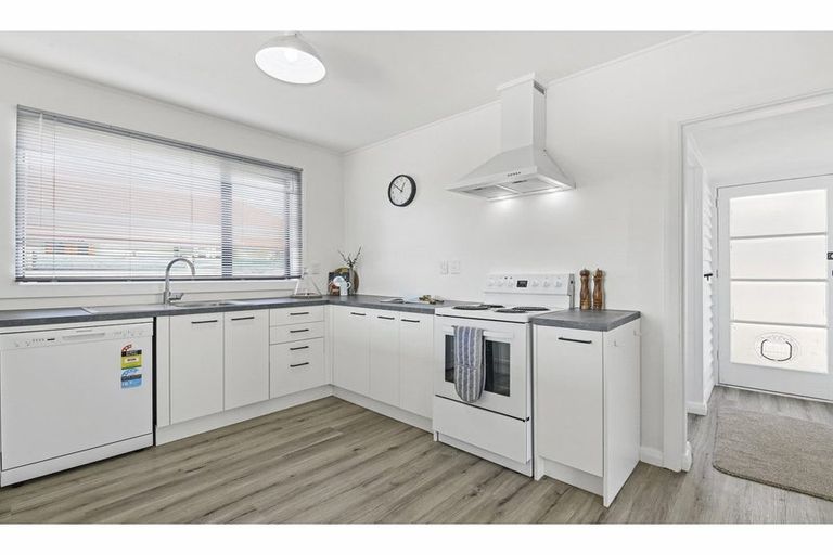 Photo of property in 30 Factory Road, Belfast, Christchurch, 8051