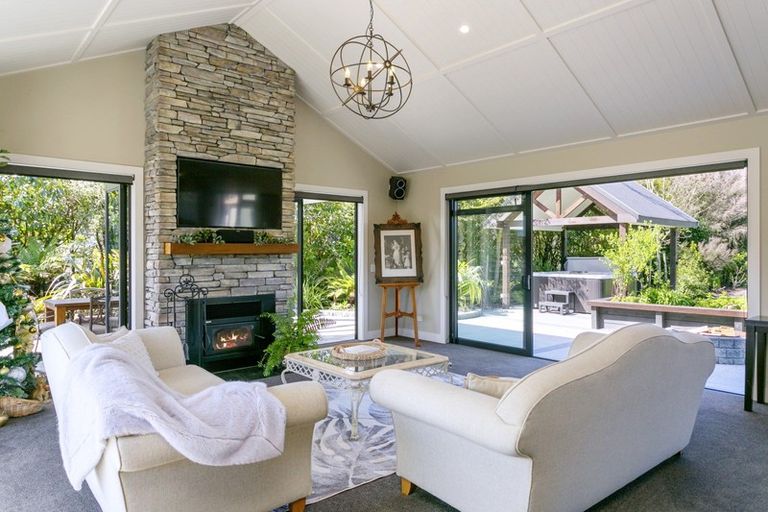 Photo of property in 1 Flaxen Way, Kinloch, Taupo, 3377