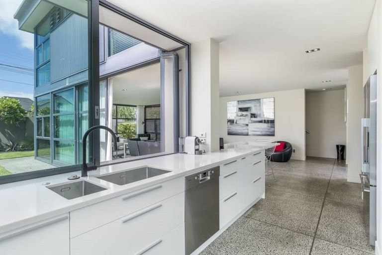 Photo of property in 4a Norwood Road, Bayswater, Auckland, 0622