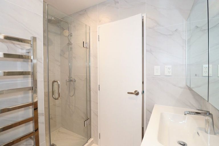 Photo of property in 14b Gulf Crest, Bucklands Beach, Auckland, 2012