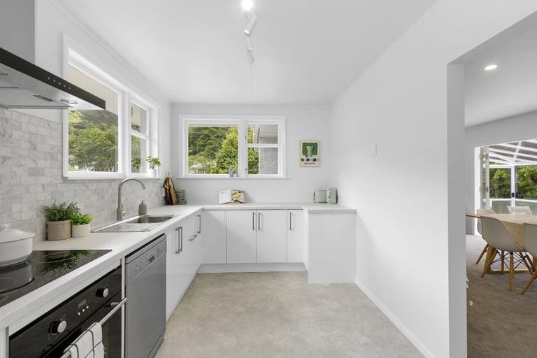 Photo of property in 27 Lees Grove, Wainuiomata, Lower Hutt, 5014