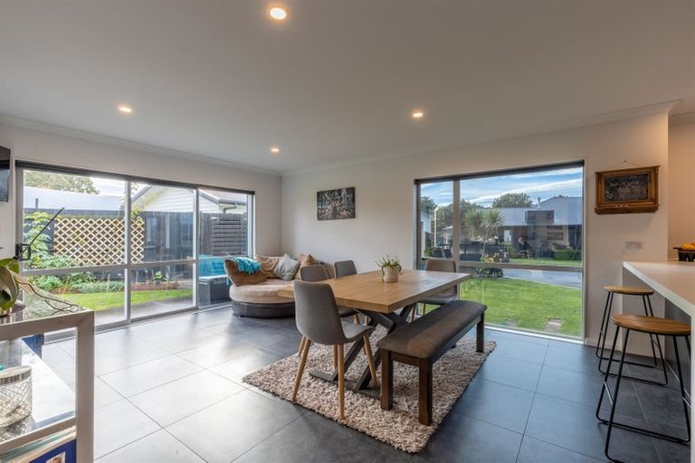 Photo of property in 6 D'urville Place, Kelvin Grove, Palmerston North, 4414