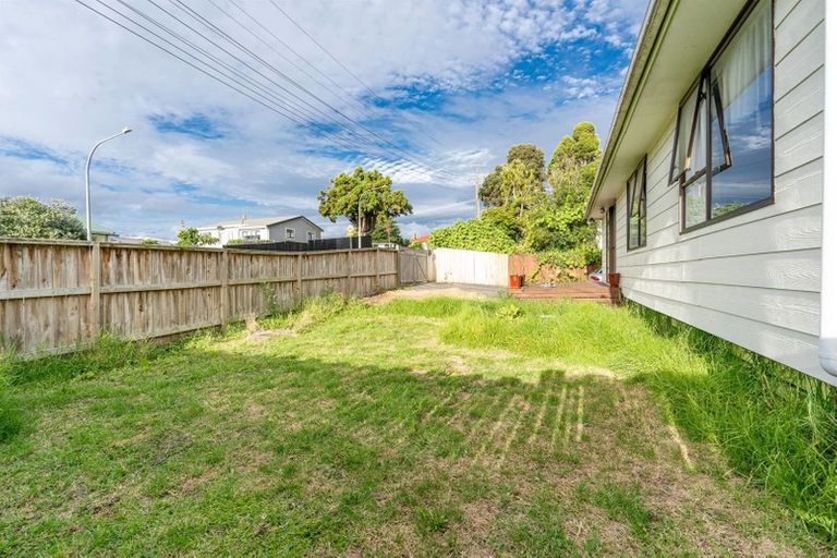 Photo of property in 2 Harrington Road, Henderson, Auckland, 0610