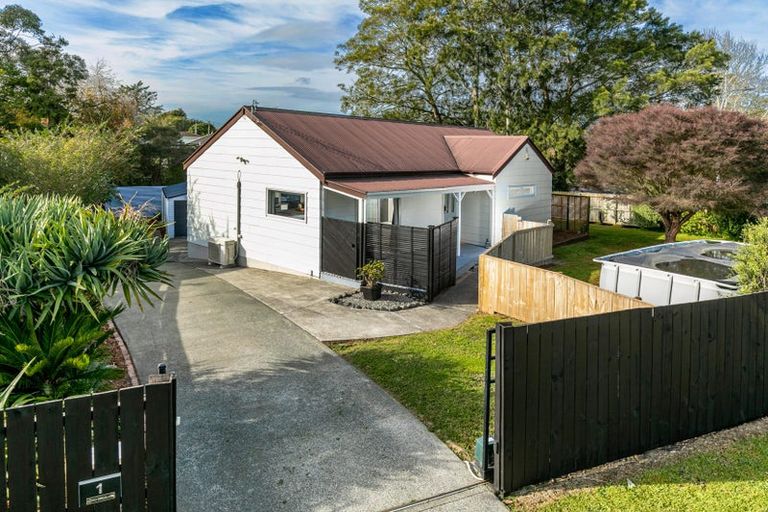 Photo of property in 1 Luanda Drive, Ranui, Auckland, 0612