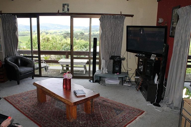 Photo of property in 37 Whaka Street, Maungaturoto, 0520