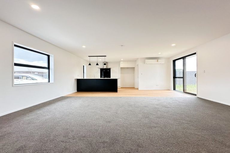 Photo of property in 33 Akoranga Place, Hornby, Christchurch, 8042