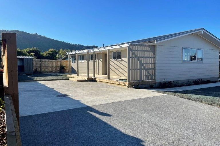 Photo of property in 1a Saint Vincent Way, Waikanae, 5036