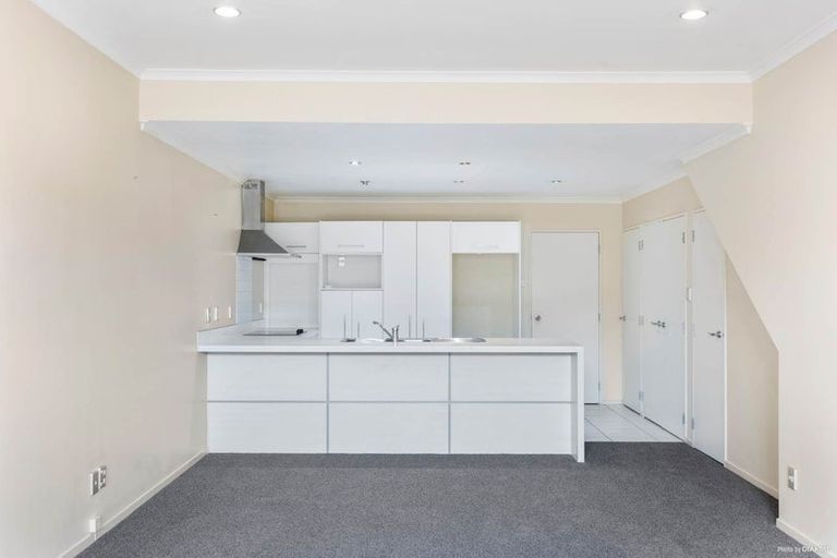 Photo of property in 13 The Track, Takanini, 2112