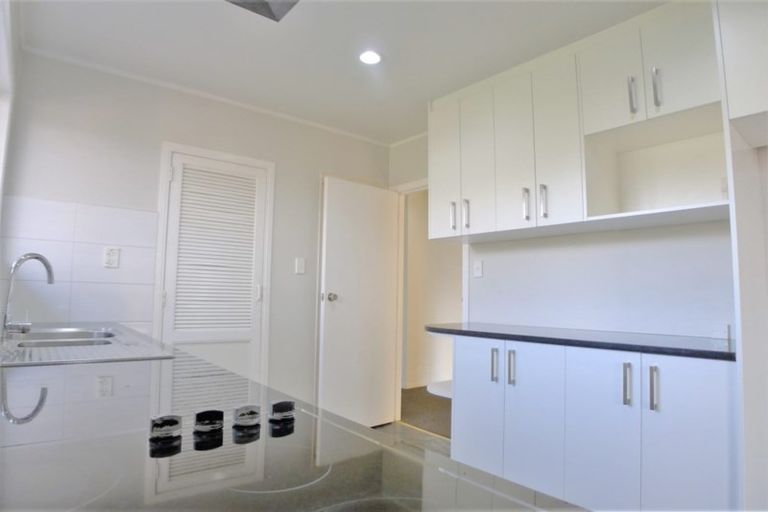 Photo of property in 1 Iorangi Place, Hillpark, Auckland, 2102
