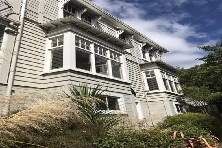 Photo of property in 58 Kelburn Parade, Kelburn, Wellington, 6012