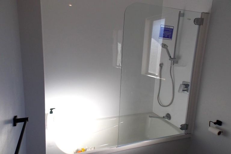 Photo of property in 107 Ashton Fitchett Drive, Brooklyn, Wellington, 6021