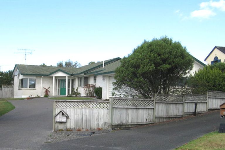 Photo of property in 20 Cesari Place, West Harbour, Auckland, 0618