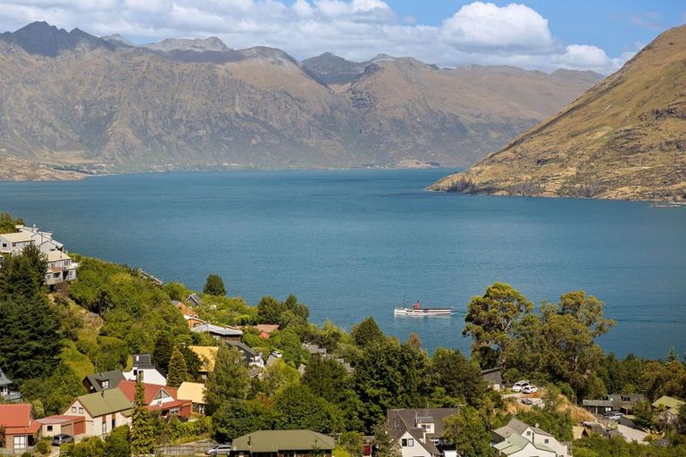 Photo of property in 64 Dart Place, Fernhill, Queenstown, 9300