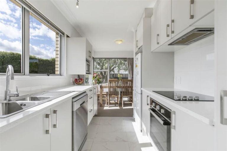 Photo of property in 2/1 Hemsway Place, Sunnyhills, Auckland, 2010