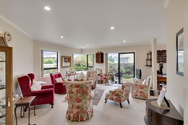 Photo of property in 1/58 Grey Street, Waitara, 4320