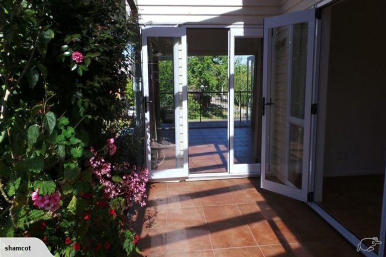 Photo of property in 42 Glenfern Road, Mellons Bay, Auckland, 2014