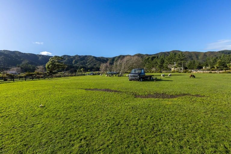 Photo of property in 147 Upper Fitzherbert Road, Wainuiomata, 5373