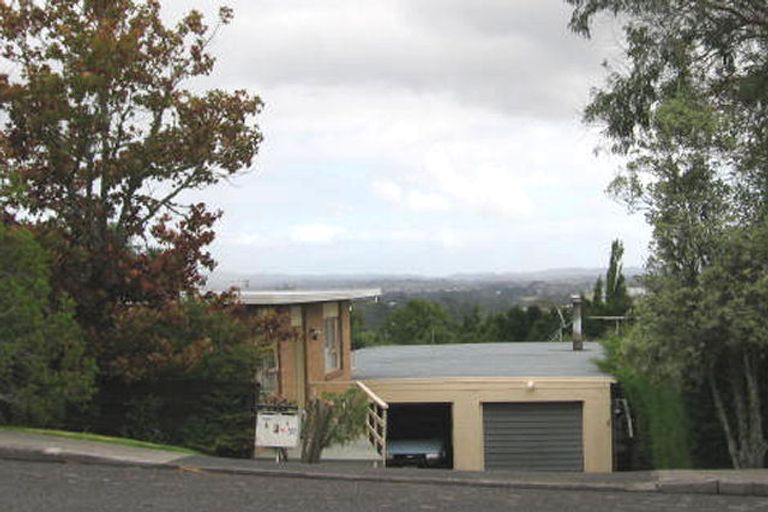 Photo of property in 1/4 Lynn Road, Bayview, Auckland, 0629