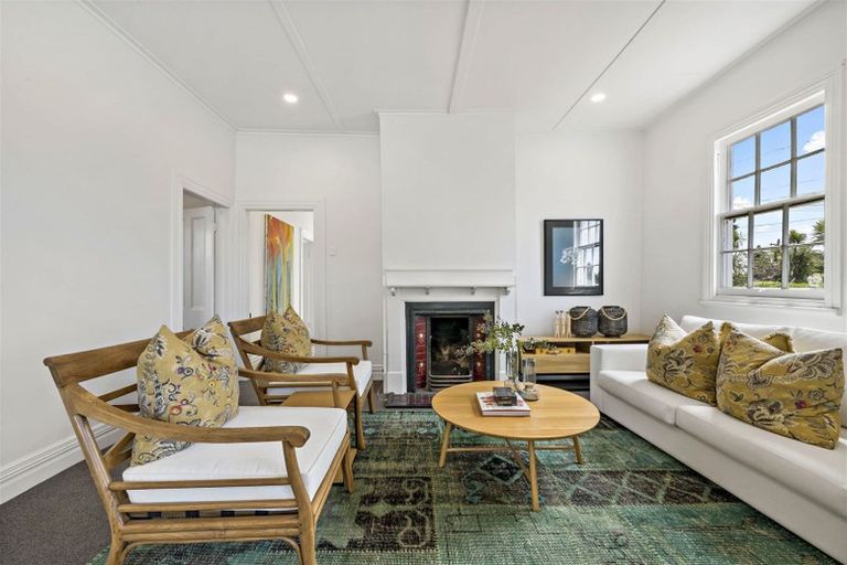 Photo of property in 42 Blockhouse Bay Road, Avondale, Auckland, 1026