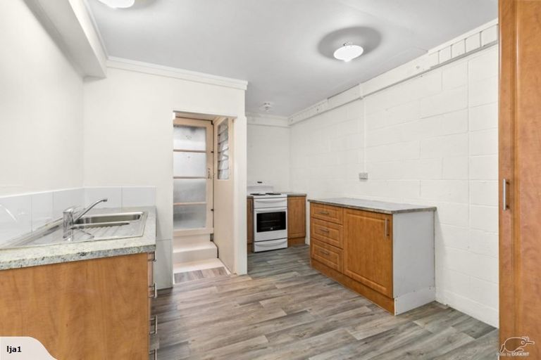 Photo of property in 2/9 College Road, Northcote, Auckland, 0627