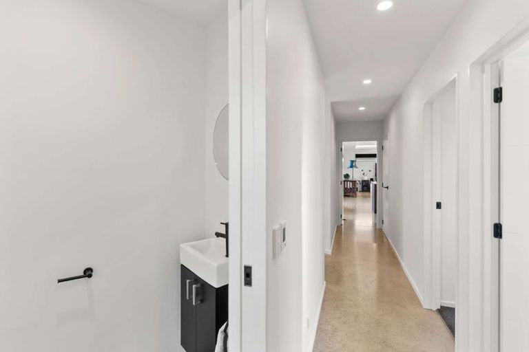 Photo of property in 15 Evelyn Crescent, Marshland, Christchurch, 8083